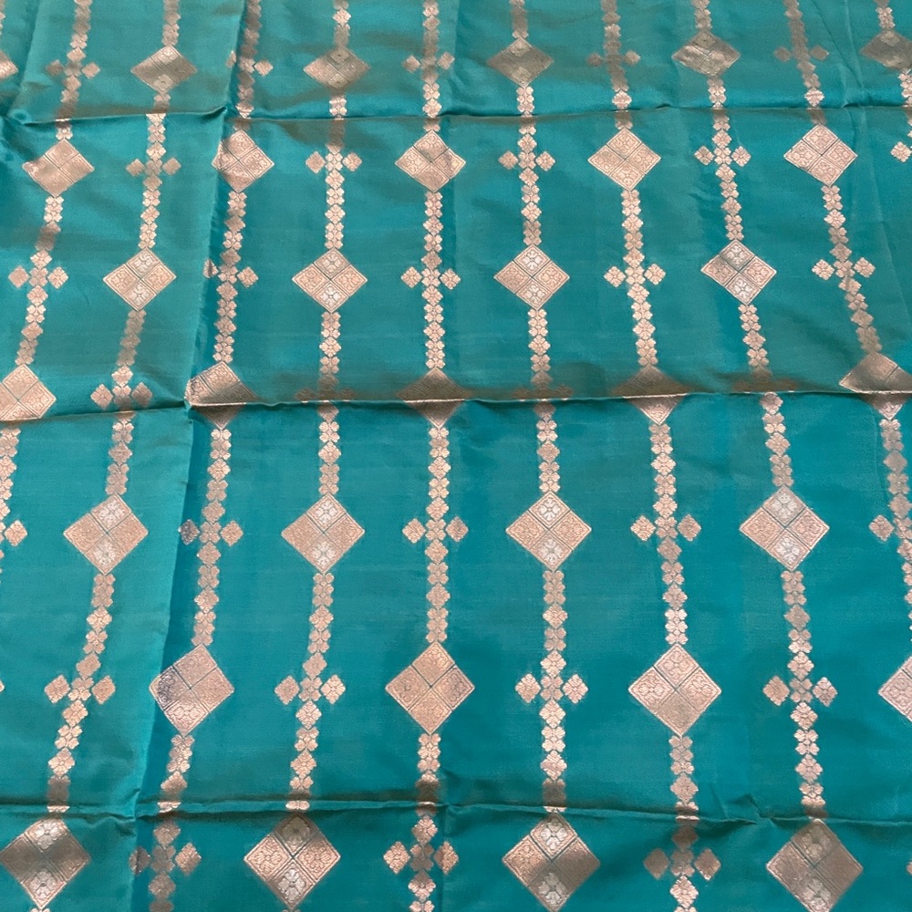 Elegant teal saree - Picture 3 of 6